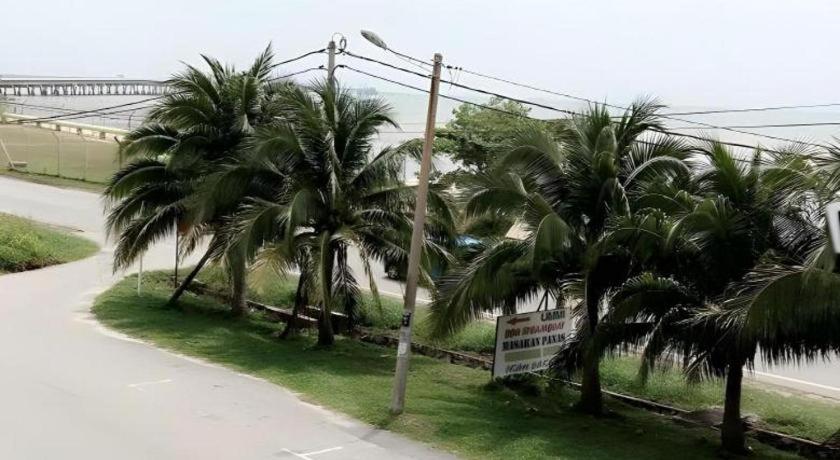 Sea Front Hotel Port Dickson Exterior photo